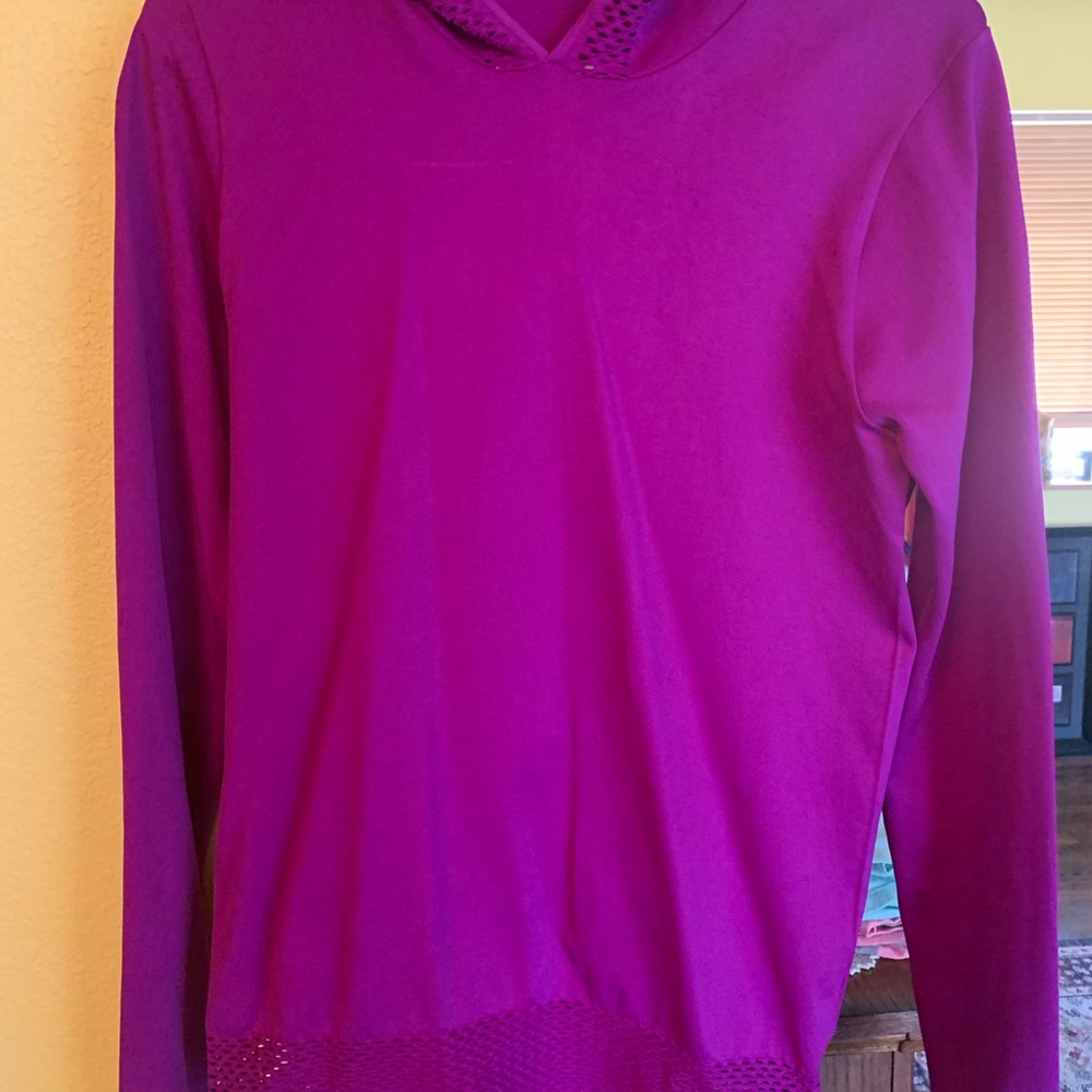 EXERCISE TOP WITH HOODIE